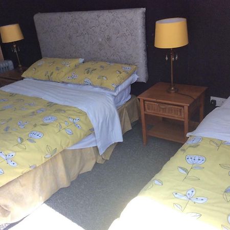 Coach House Suites Лъндъндери Екстериор снимка